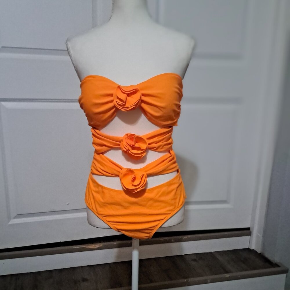 One Piece Swimsuit Ruffle  Deep V Neck Padded Beachwear Sz Medium New W/O tags
